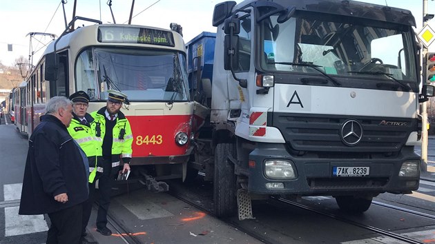 Nehoda tramvaje s nákladním autem (22.1.2020)