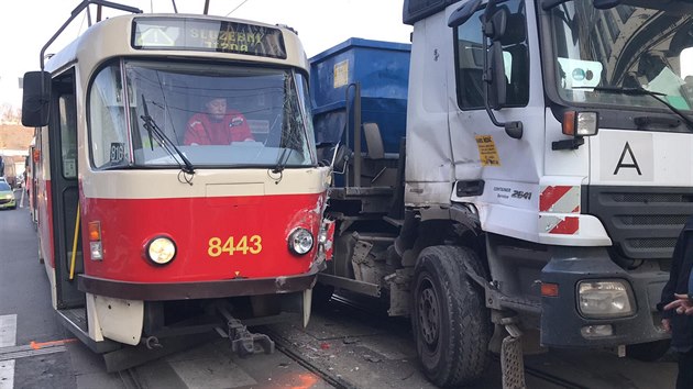 Nehoda tramvaje s nákladním autem (22.1.2020)