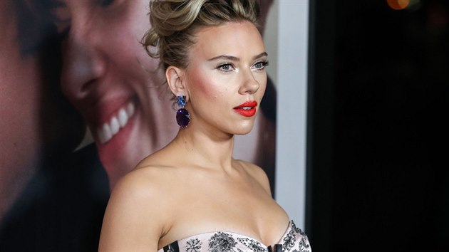 Scarlett Johanssonová na premiéře filmu Manželská historie (Los Angeles, 5. listopadu 2019)