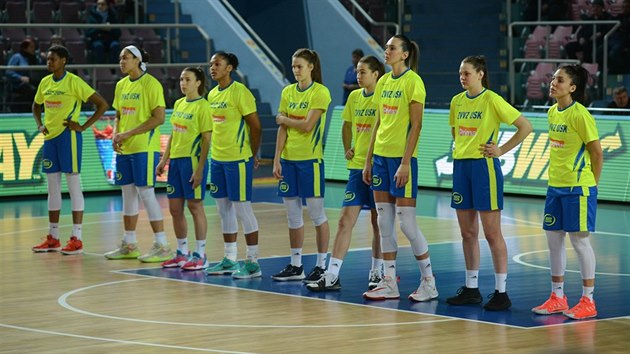 Basketbalistky USK Praha nastoupily k zpasu v Orenburgu.