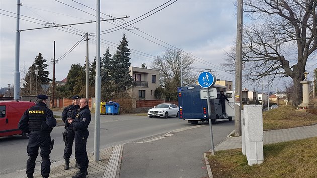 Policie v souvislosti s vloupáním do několika objektů v Plzni-Černicích pátrala po dvaatřicetiletém muži ze Slovenska. Dopadli ho před druhou hodinou. (23. 1. 2020)