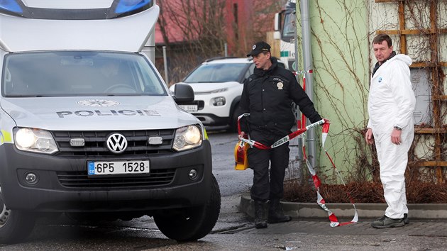 Kriminalist vyetuj vradu podnikatele v Klatovech. Podezelho policist zadreli. (29. 1. 2020)