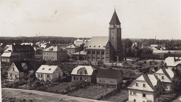 V eskm Tn vznikla v mezivlenm obdob i modern tvr Rozvoj, jej dominantou se stal evangelick kostel postaven v letech 19261927.