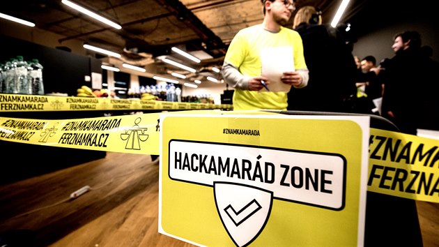 Skupina 60 programtor zaala v rmci veejnho hackathonu pracovat na novm IT systmu elektronickch dlninch znmek. (24. ledna 2020)