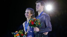 Rusové Victoria Sinicinová a Nikita Kacalapov - mist�i Evropy v tancích na led�.