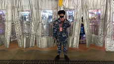 Bezpe�nostní kontrola na Pekingském západním nádra�í (20. ledna 2020)