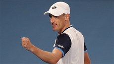 Australan John Millman se povzbuzuje ve tetím kole domácího grandslamu v...