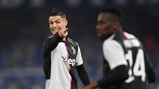 Cristiano Ronaldo (Juventus) diriguje své spoluhráče.