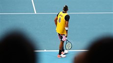 Australan Nick Kyrgios v dresu zesnulé basketbalové legendy Kobeho Bryanta.