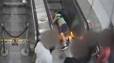 Kriminalisté pátrají po totonosti mue, kterého v metru napadl ji zadrený...