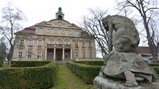 Dominantní hrochovotýnecký zámek z po�átku 18. století pro�el poslední zásadní...