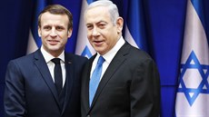 Francouzský prezident Emanuel Macron a izraelský premiér Benjamin Netanjahu na...