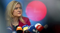 Bavorská ministryn zdravotnictví Melanie Humlová na tiskové konferenci k...