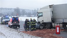 Pi sráce osobního auta a kamionu u Jihlavy zemel idi meního z voz.