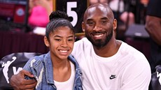 Kobe Bryant a jeho dcera Gianna na snímku z Utkání hvzd WNBA 2019