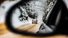 V Orlických horách napadl nový sníh. Na snímku je silnice z Detného na...