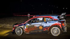 Hyundai i20 Coupe WRC estonského pilota Otta Tänaka na úvodním podniku...