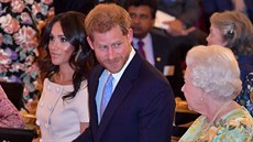 Vévodkyn Meghan, princ Harry a královna Albta II. (Londýn, 26. ervna 2018)