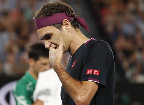 výcar Roger Federer bhem semifinále Australian Open.