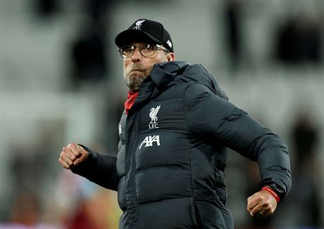 Liverpoolsk trenr Jrgen Klopp se raduje z vtzstv nad West Hamem.