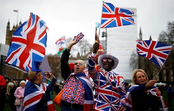 Zastánci brexitu slaví na Parliament Square v Londýn. (31. ledna 2020)