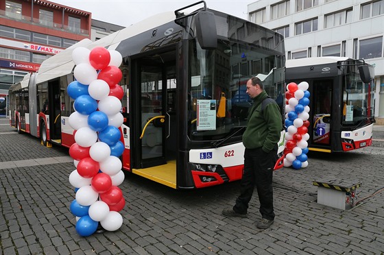 Nové trolejbusy svedou jízdu i bez trolejového vedení, díky baterii v zadní...