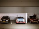 Spolu s Audi Coupé postávaly v klidnjí ásti hotelového parkování automobily...