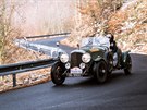 Bentley Derby Special z roku 1937 ve sjezdu smrem k Telnici. Jeho...