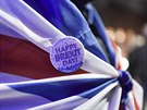 Tisíce stoupenc brexitu zaplnily námstí u britského parlamentu. Nechybl zpv...