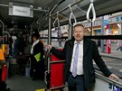 Nový trolejbusem na ástený bateriový pohon se svezl i ministr ivotního...