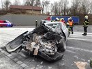 Pi nehod tí aut na silnici I/33 ped Náchodem hasii odstraovali z vozovky...