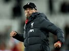 Liverpoolský trenér Jürgen Klopp se raduje z vítězství nad West Hamem.