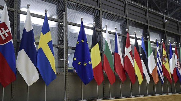 Ped budovou Evropskho parlamentu stahuj vlajky Velk Britnie, kter po 47 letech 31. ledna vystoup z evropskho spoleenstv.