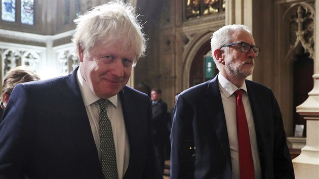 Britský premiér Boris Johnson a předseda opoziční Labouristické strany Jeremy Corbyn se chystají na ceremoniální projev v parlamentu. (19. prosince 2019)