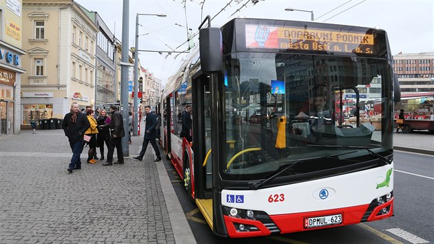 Nízkopodlažní trolejbus pojme 150 cestujících, jeho maximální rychlost je 65 kilometrů za hodinu.