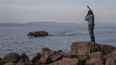 Peplnný lun s uprchlíky pistává na ostrovu Lesbos (9. íjna 2015)