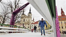 Led umělého kluziště na Masarykově náměstí v Jihlavě, které za sezonu využilo...