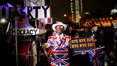 Lidé v Londýn oslavují brexit. (31. ledna 2020)