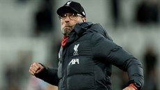 Liverpoolský trenér Jürgen Klopp se raduje z vítzství nad West Hamem.