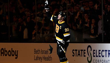 Bostonský kapitán Zdeno Chára odehrál za Bruins u více ne 1000 duel, v NHL...