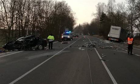 Tragická dopravní nehoda osobního auta a kamionu na Vysoin.