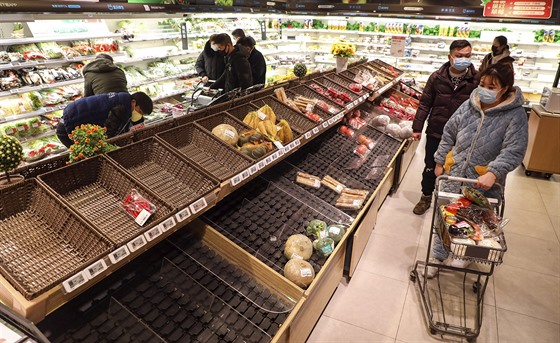 Supermarket ve Wu-chanu, epicentru nákazy koronavirem (26. ledna 2020)