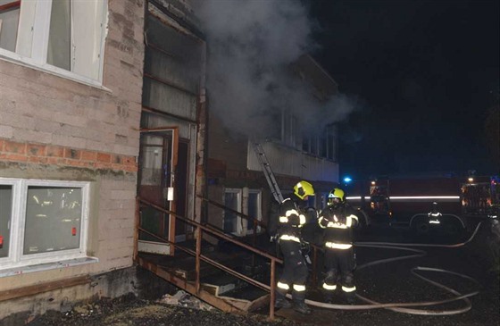 V noci na neděli zasahovali hasiči na ubytovně na Praze 9 (2. února 2020).