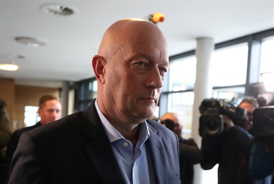 Nový durynský premiér Thomas Kemmerich ze Strany svobodných demokrat (FDP)...