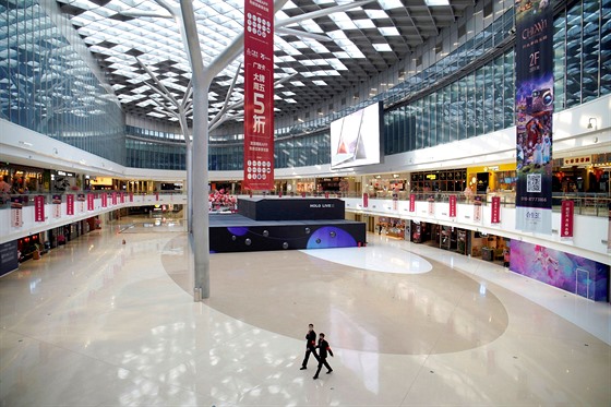 Prázdné nákupní centrum v čínském Pekingu (1. února 2020)