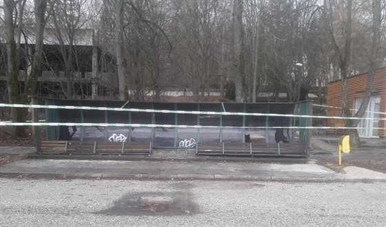 Vyvrácená autobusová zastávka ve slovenském mst Myjava.