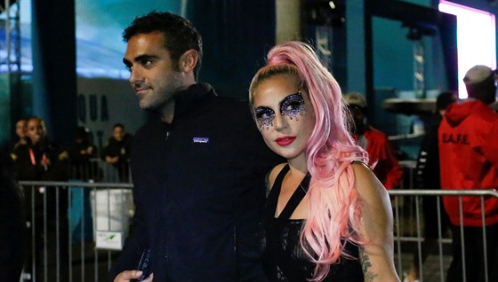 Michael Polansky a Lady Gaga na Super Bowlu (Miami, 2. února 2020)