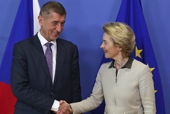Český premiér Andrej Babiš s předsedkyní Evropské komise Ursulou von der...
