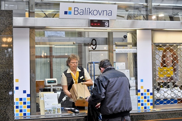 Novinka České pošty: výdejní box uvnitř domu. Zájemci zaplatí 100 tisíc a musí se složit na měsíční poplatek