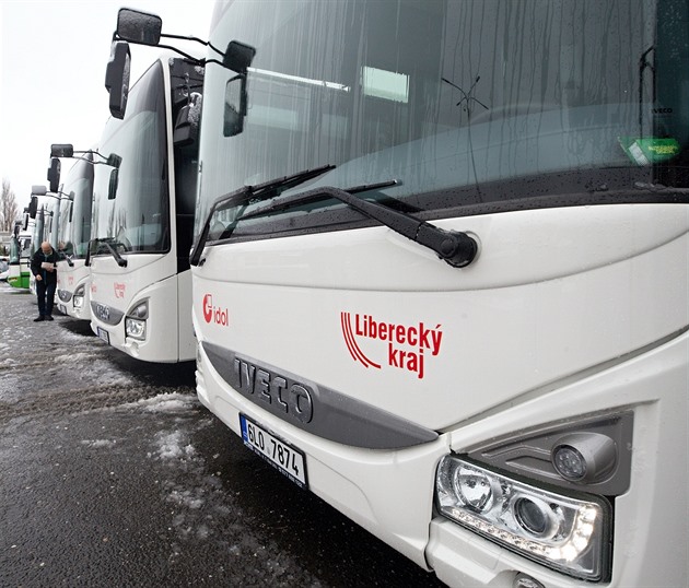 Spole�nost �SAD Liberec koupila sedmnáct nových nízkopodla�ních autobus�.